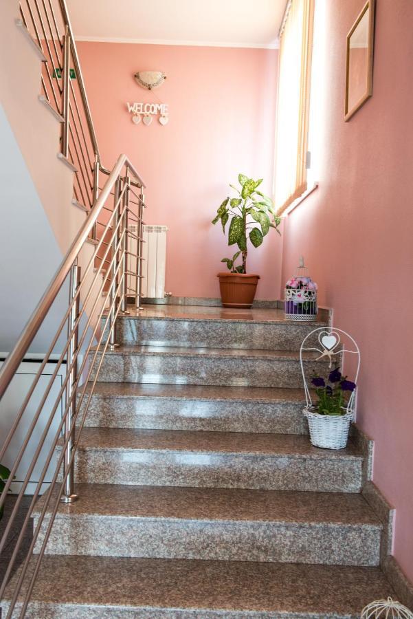 Hotel Lyra Oradea Exterior photo